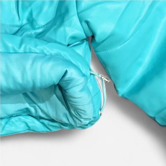 NWT Turquoise Cropped Puffer Jacket
SM/MED/LG Available - Picture 7 of 8